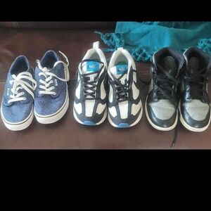 Bundle boys tennis shoes